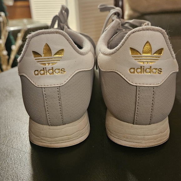 ADIDAS SAMOA in Grey/White. Gold details. Size 7.5 - Picture 14 of 16